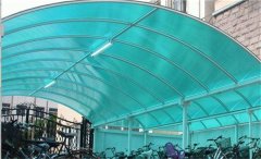 5、防紫外线：pc板一面共挤有抗紫外线（UV）涂层