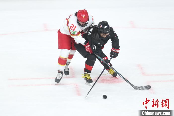 北京首钢园举行的首届女子冰球亚锦赛：中国0