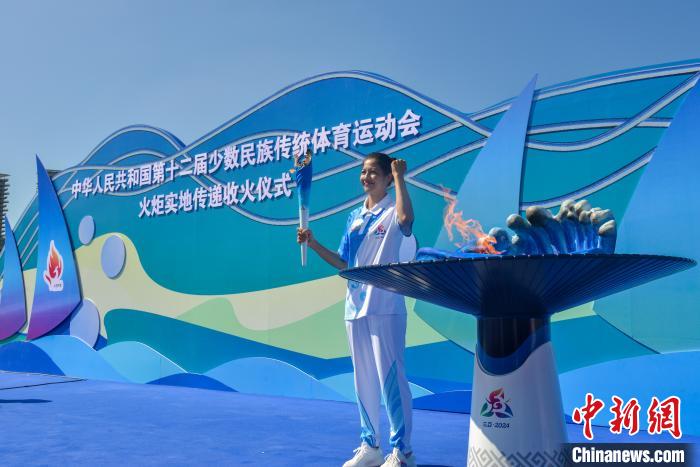 海陆空三维接力在三亚完成火炬传递，展现海南