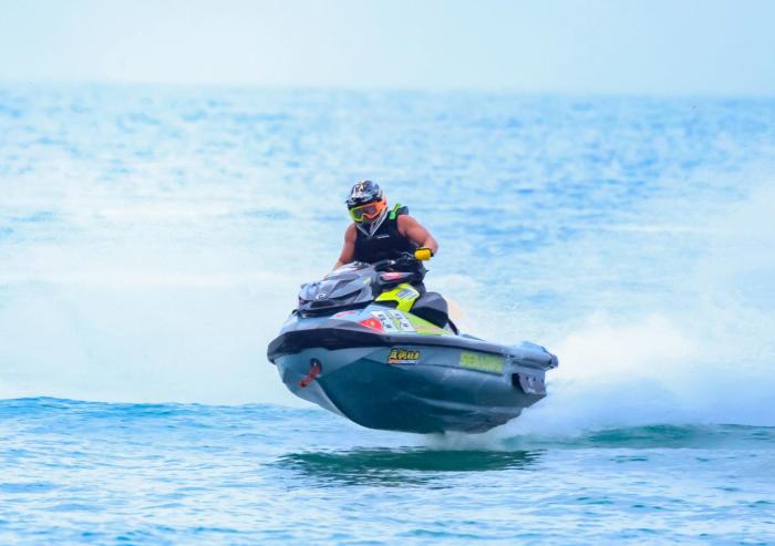 2025中国摩托艇公开赛万宁站开赛 海南队主场争冠