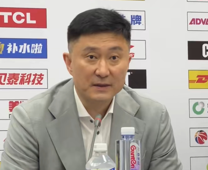 广东男篮力克江苏男篮 杜锋赛后呼吁球迷包容球