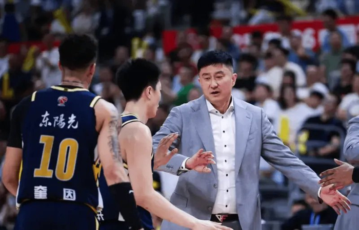广东男篮力克江苏男篮 杜锋赛后呼吁球迷包容球