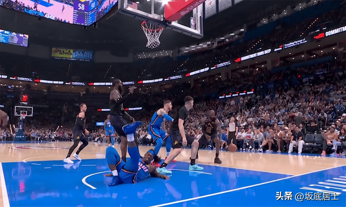 湖人9613、东契奇伤退 詹姆斯怒斥教练战术安排