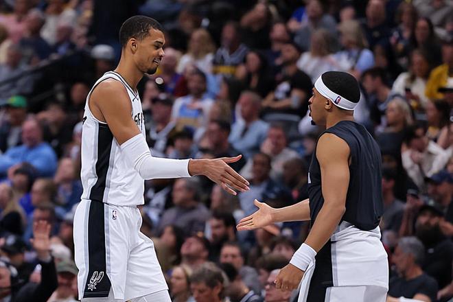 掘金加时险胜马刺豪取8连胜 约翰逊低迷成关键因