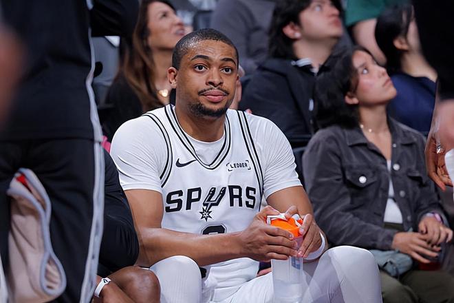 掘金加时险胜马刺豪取8连胜 约翰逊低迷成关键因