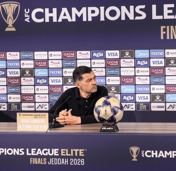 吉达联合主帅孔塞桑怒斥裁判误判致惨败